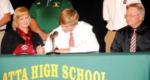 THE SIGNING OF COLBY LEE (PHOTO BY JOHNNIE DANIELS/THE DILLON HERALD)
