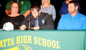 THE SIGNING OF JACKSON WILLIAMS (PHOTO BY JOHNNIE DANIELS/THE DILLON HERALD)
