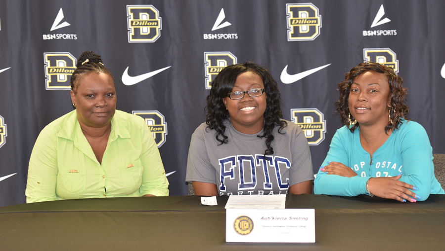 Auh'Kieria Smiling on signing day with her grandmother and mother.
